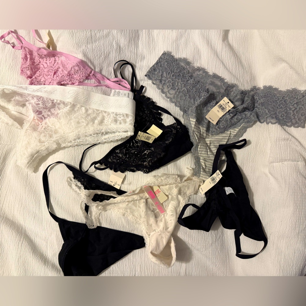 FLASH SALE!!! Price is FIRM

NWT 7 Thongs
Victoria secret , aerie, pink